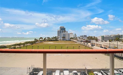 Condo in Miami Beach, Florida, United States 1