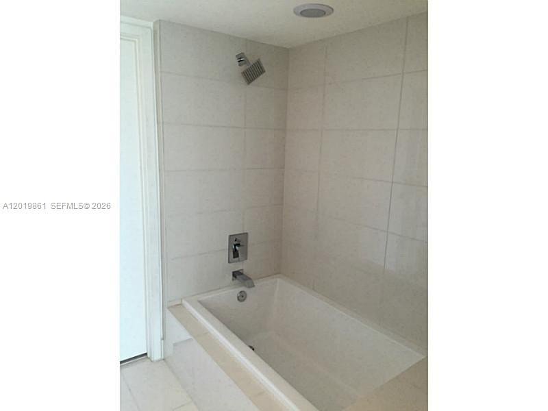 Condo in Miami, Florida, United States 4 - 18840261
