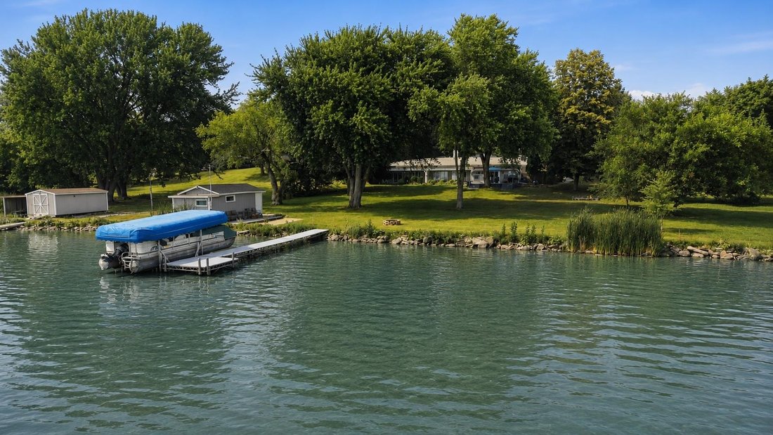 House in Fox Lake, Wisconsin, United States 4 - 18840575