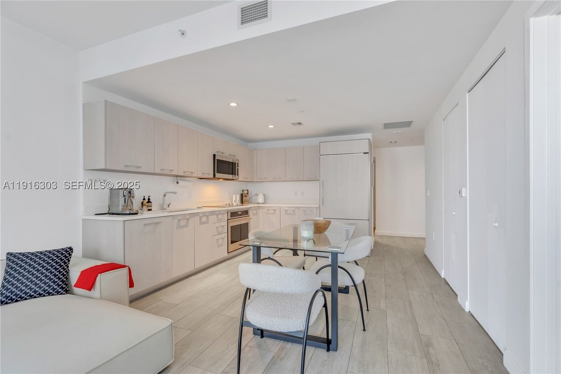 Condo in Miami, Florida, United States 5 - 18839435
