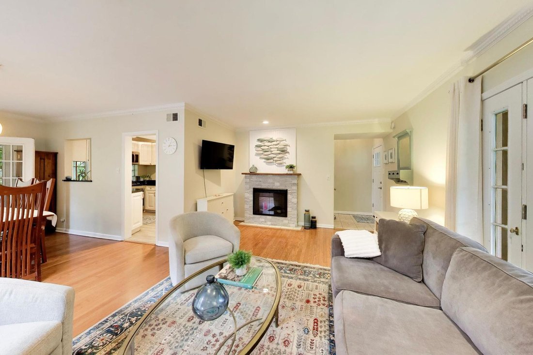House in Skokie, Illinois, United States 4 - 18838980