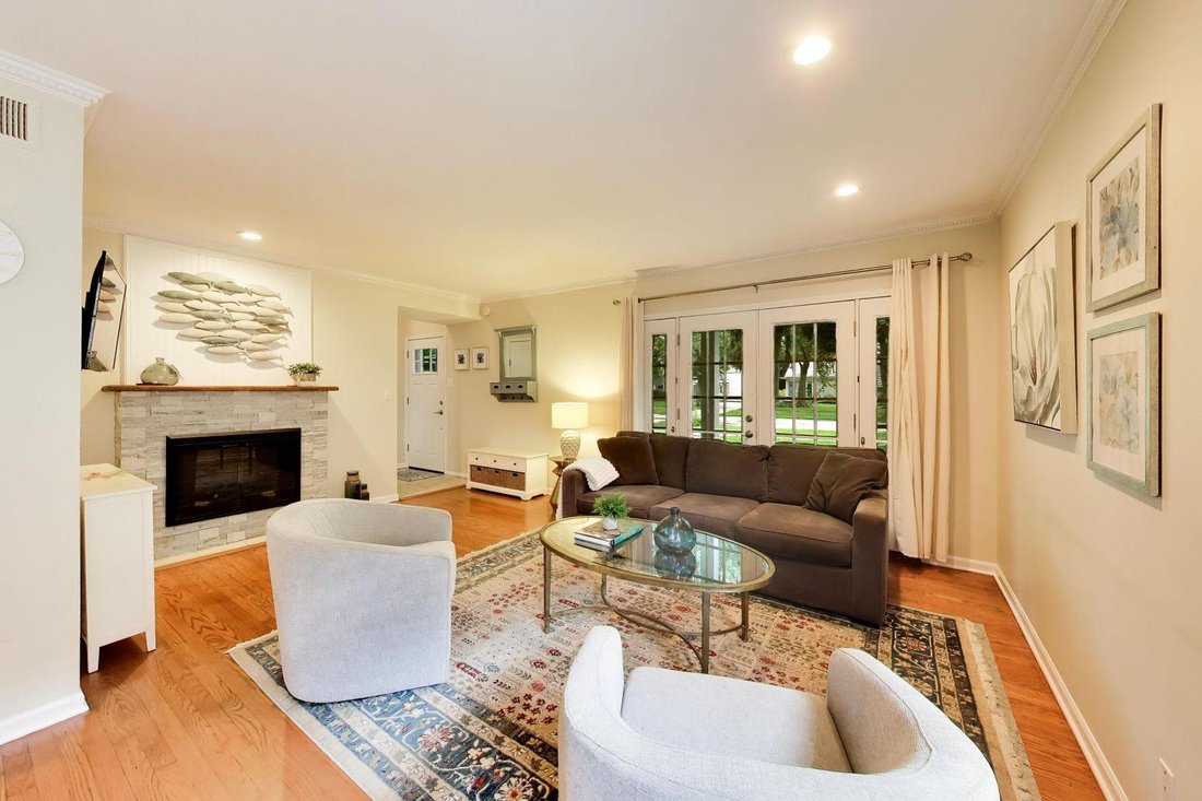 House in Skokie, Illinois, United States 5 - 18838980