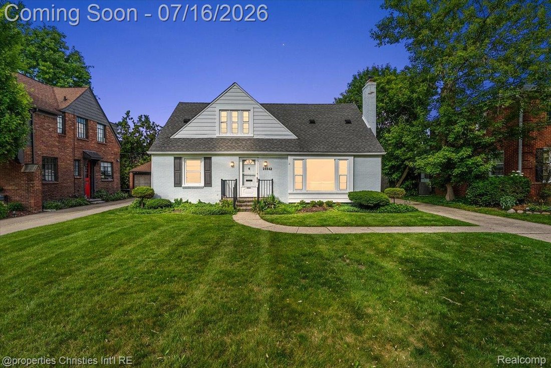 House in Huntington Woods, Michigan, United States 1 - 18839222