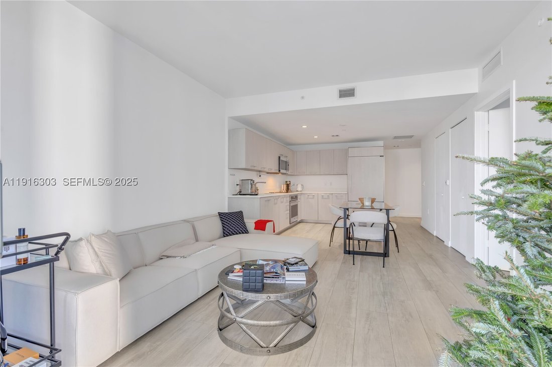 Condo in Miami, Florida, United States 1 - 18839435