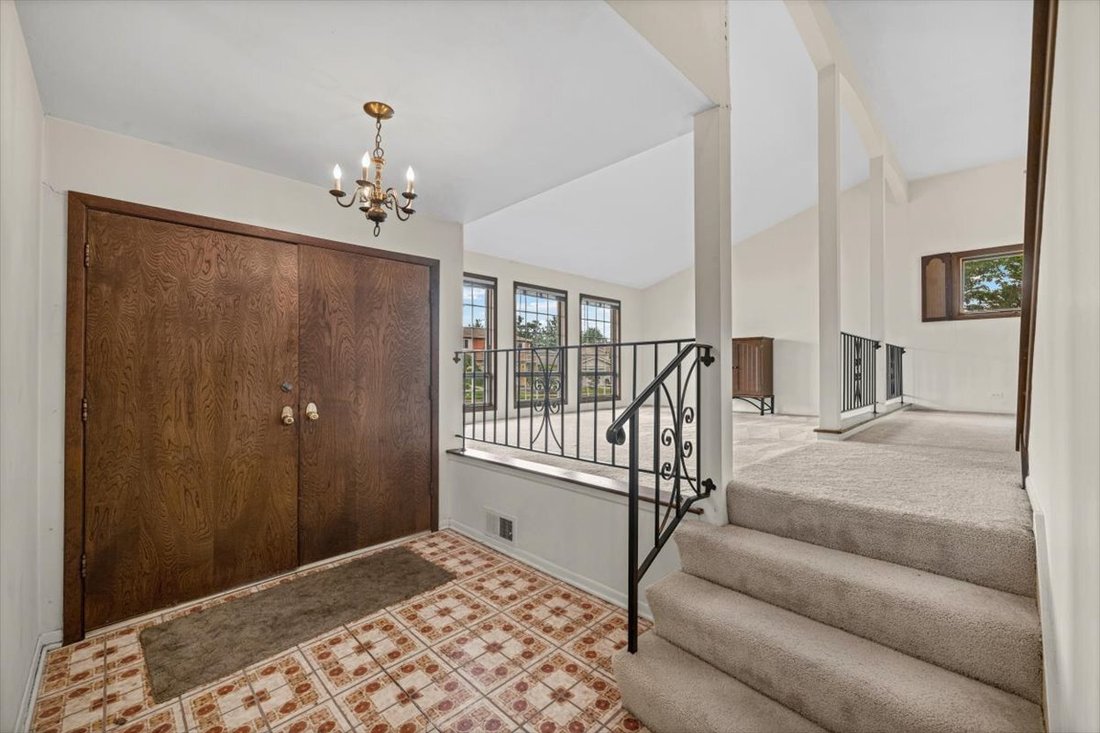 House in Morton Grove, Illinois, United States 3 - 18840098