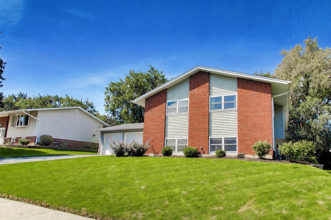 House in Woodridge, Illinois, United States 2 - 18840025