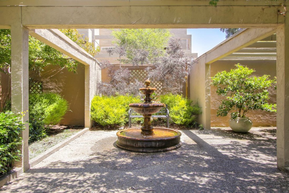 Condo in San Mateo, California, United States 3 - 18839976