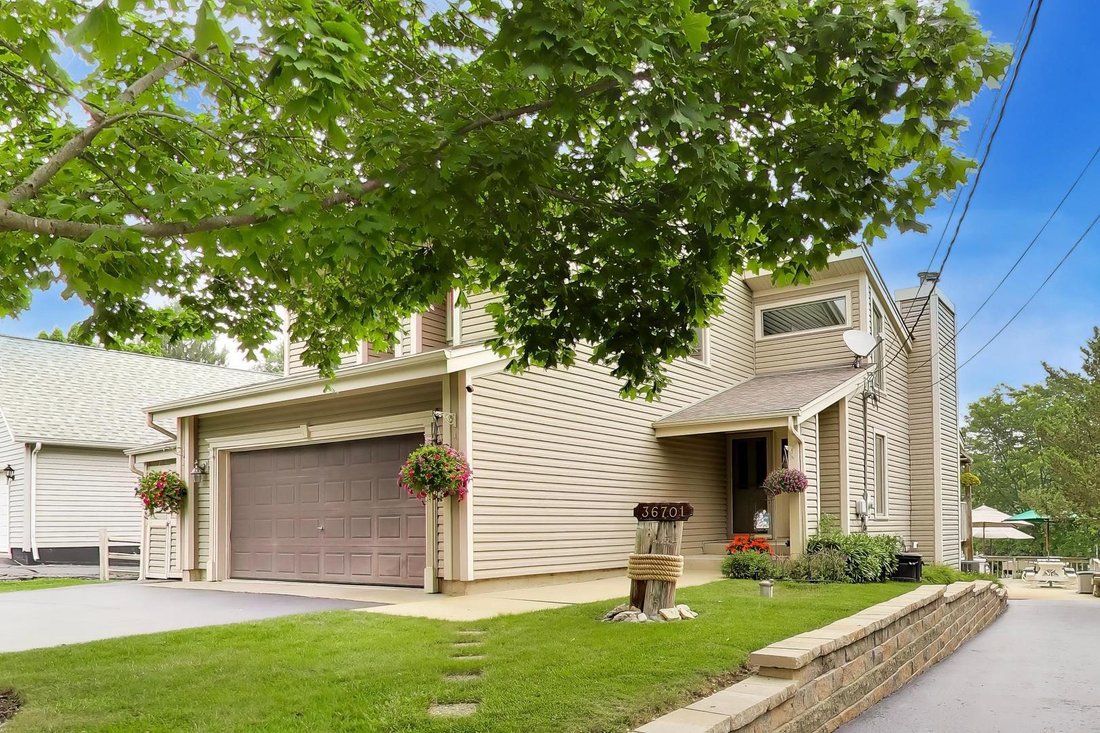 House in Fox Lake, Illinois, United States 2 - 18838890