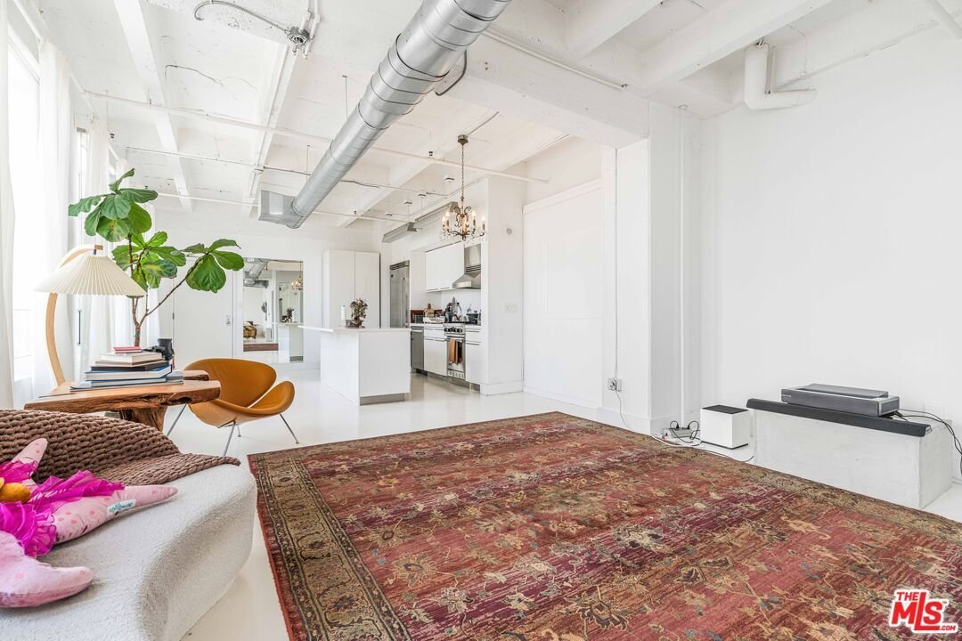 Condo in Los Angeles, California, United States 3 - 18839528