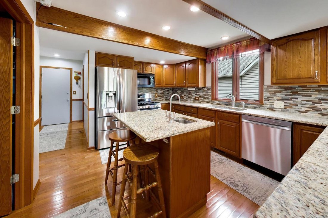 House in Fox Lake, Illinois, United States 5 - 18838890