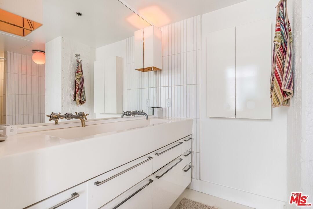 Condo in Los Angeles, California, United States 5 - 18839528