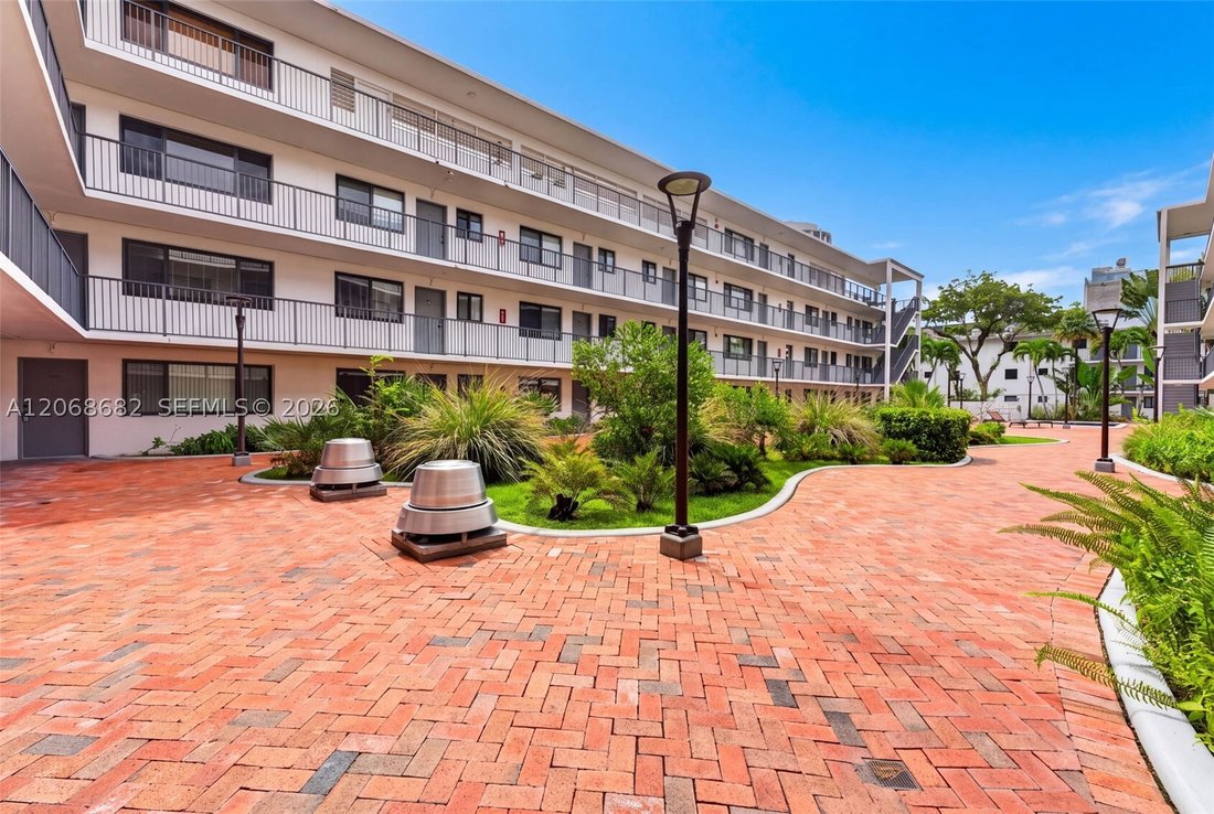 Condo in Miami, Florida, United States 3 - 18839157