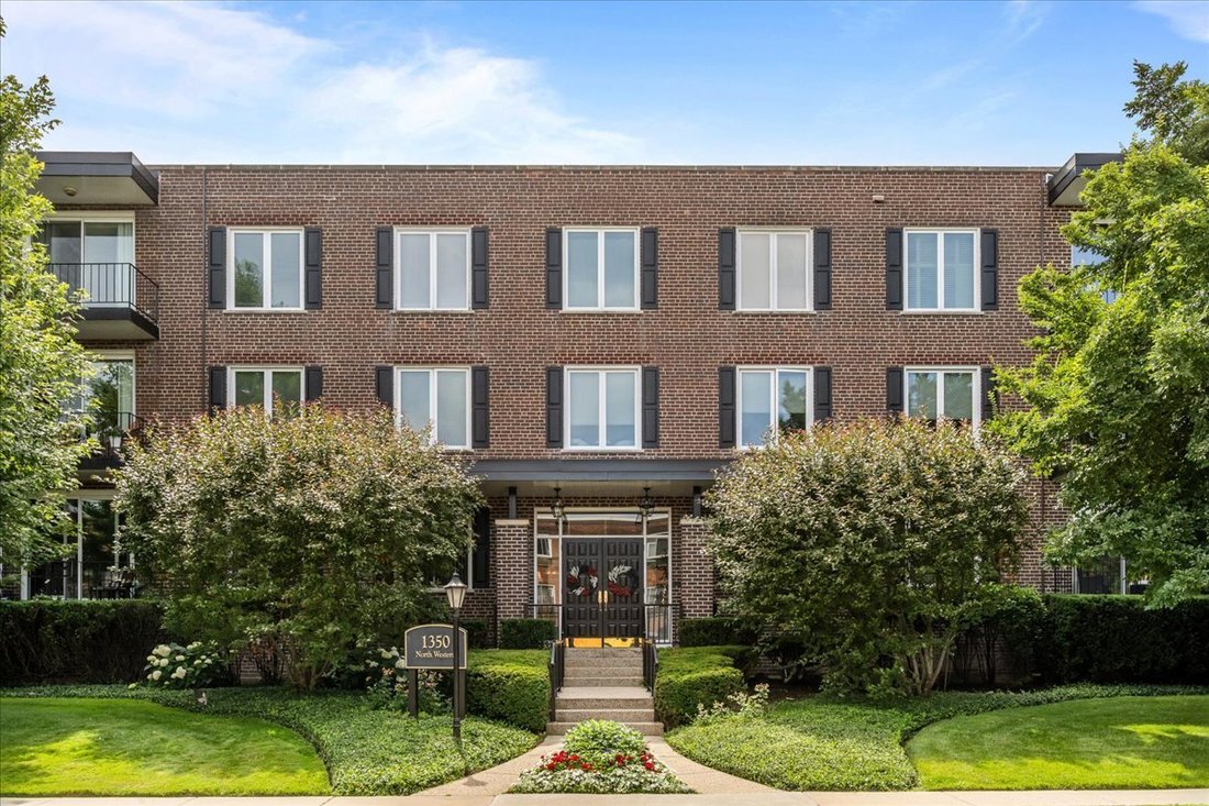 Condo in Lake Bluff, Illinois, United States 1 - 18840027
