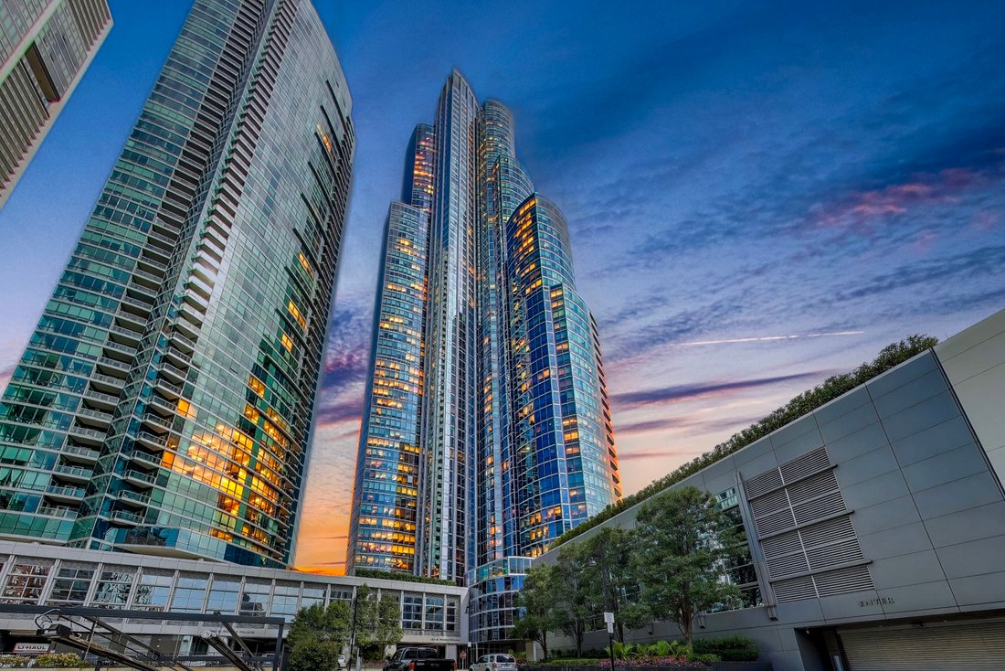 Condo in Chicago, Illinois, United States 2 - 18840319