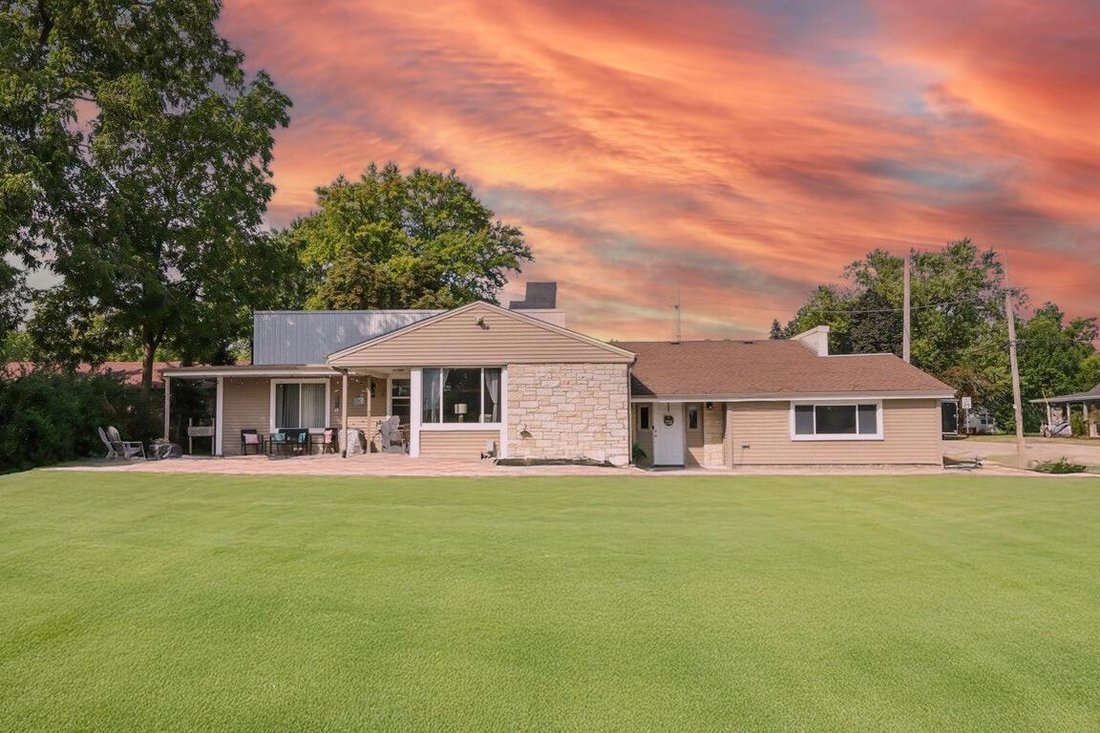 House in Oak Creek, Wisconsin, United States 1 - 18841843