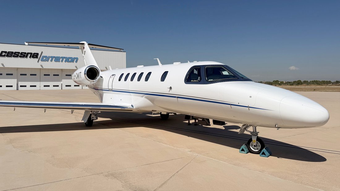 Light Jet in Hof, Germany 1 - 17780247