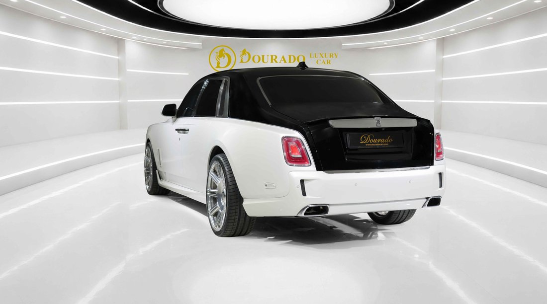 Sedan in Dubai, United Arab Emirates 4 - 18850913
