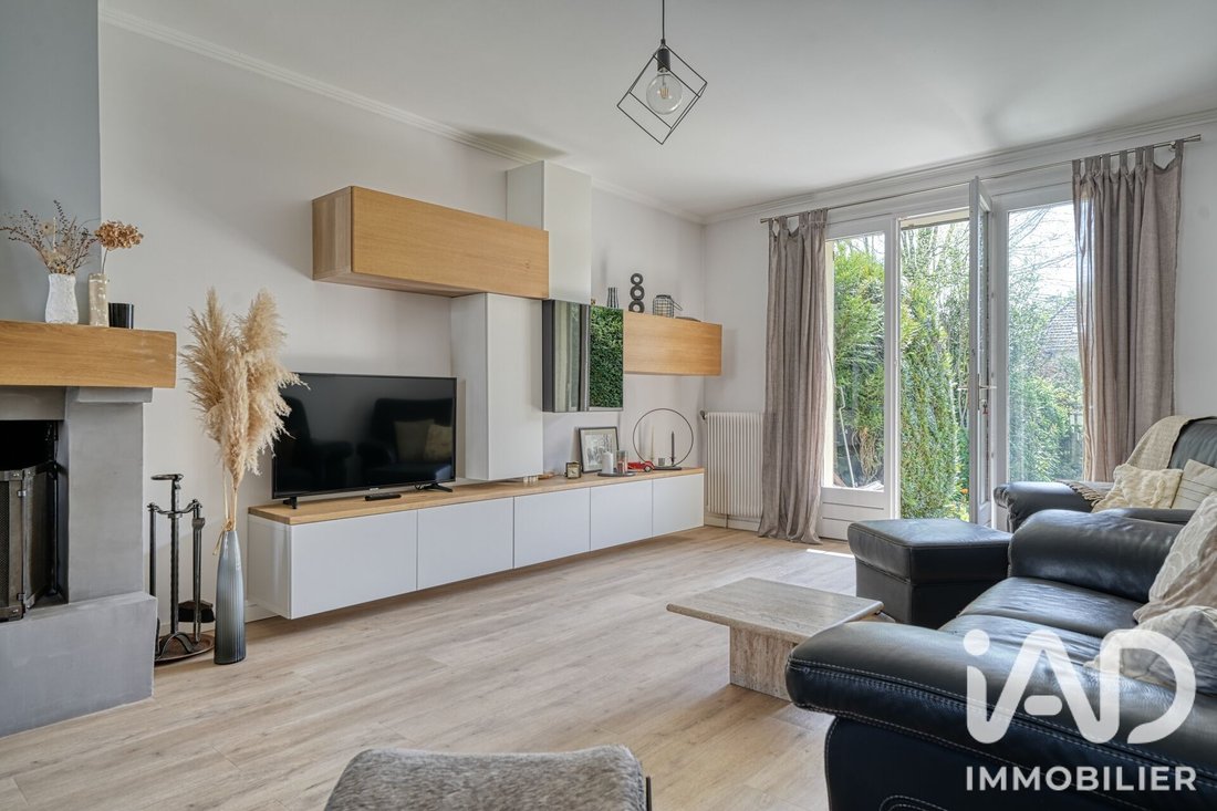 House in Les Pavillons-sous-Bois, Ile-de-France, France 2 - 18855774
