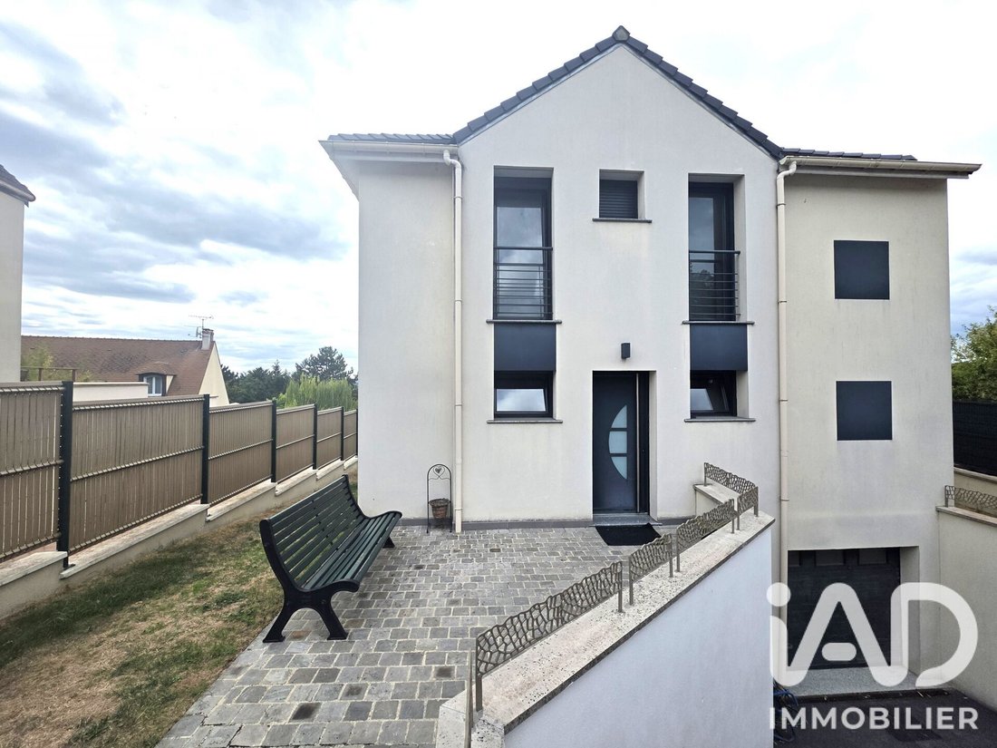 House in La Frette-sur-Seine, Ile-de-France, France 1 - 18855699