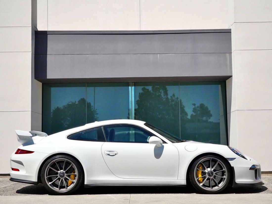 Coupe in Thousand Oaks, CA, United States 4 - 18850171