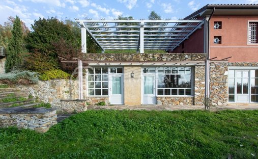 Villa in Pietrasanta, Tuscany, Italy 1