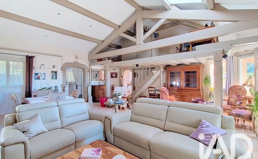 Casa en Saint-Pierre-la-Palud, Auvernia-Ródano-Alpes, Francia 1