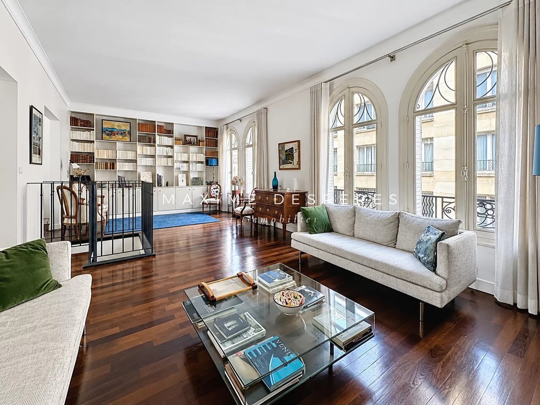 Apartment in Saint James-Général Koenig, Neuilly-sur-Seine, France 1 - 17902561
