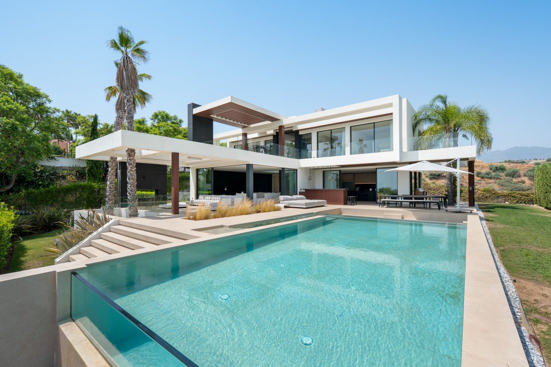 Villa in Cancelada, Estepona, Andalusia 2 - 18853453