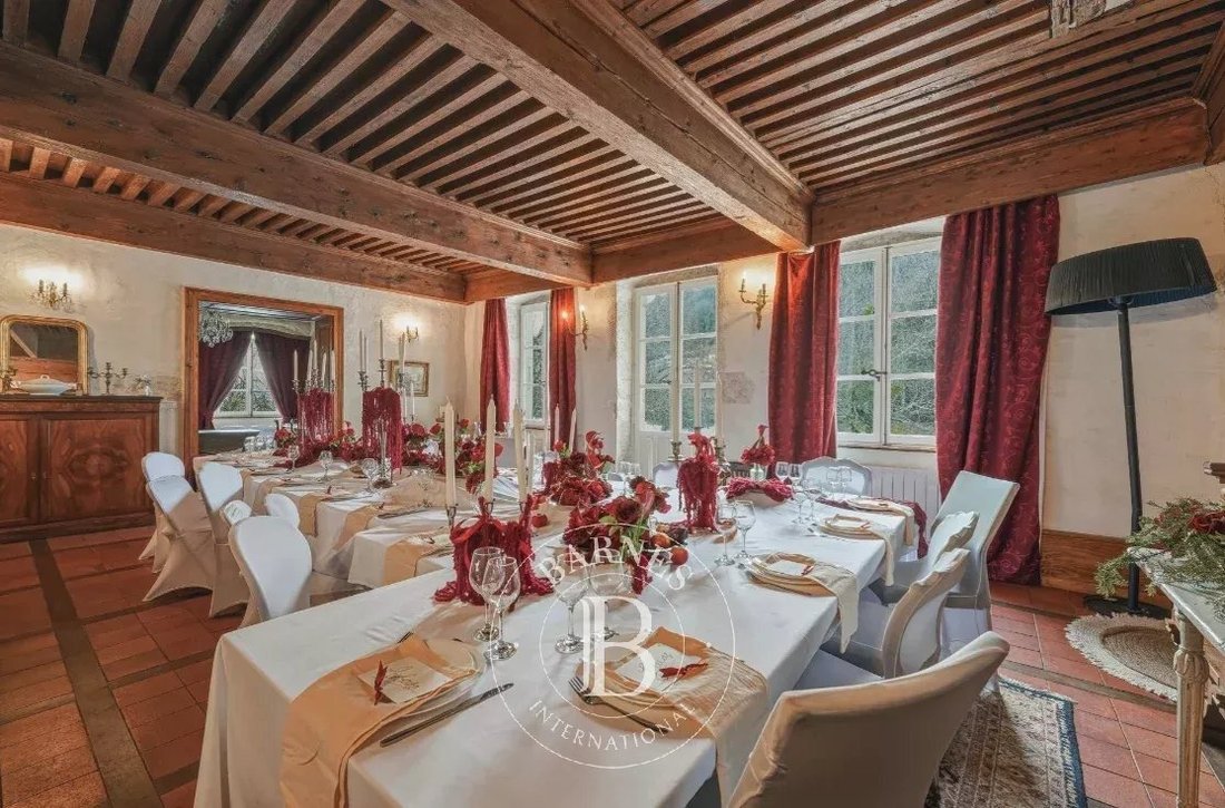 Château à Montanges, Auvergne-Rhône-Alpes, France 2 - 18847932