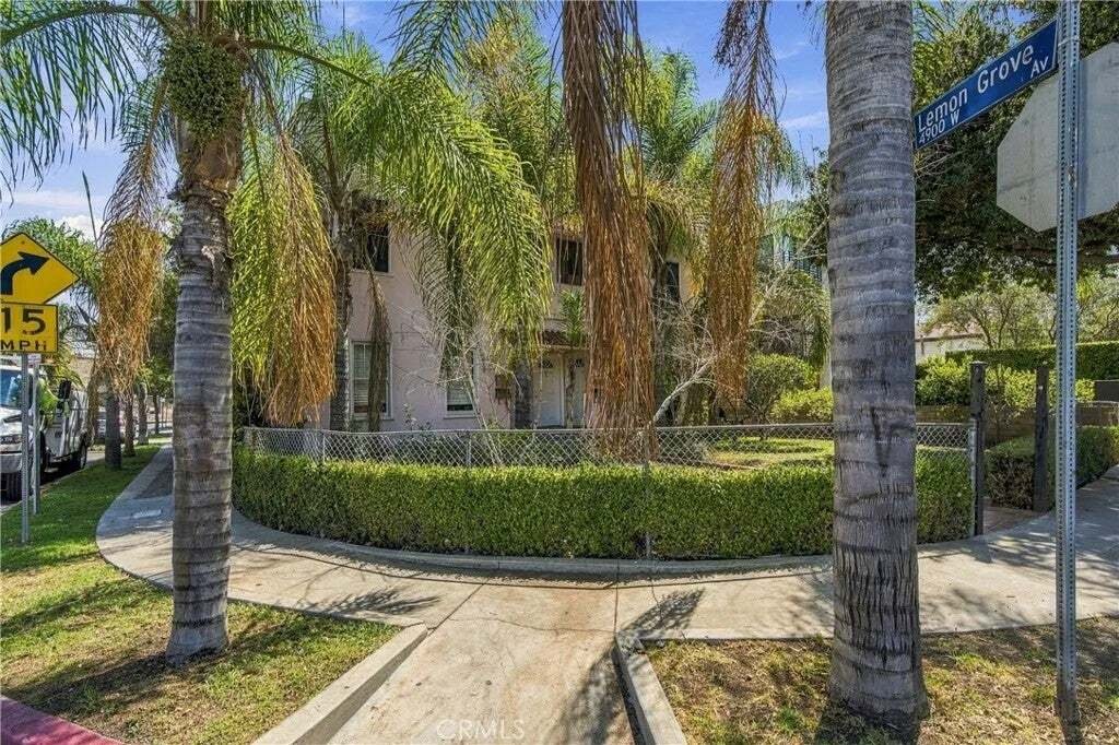 Los Angeles, California, United States 3 - 18849551