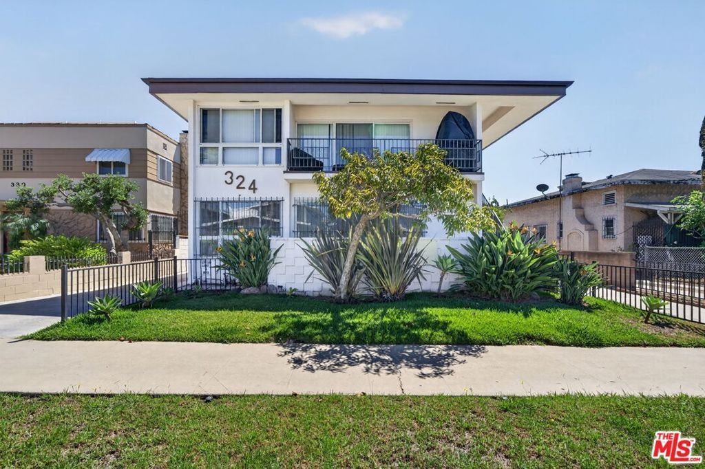 Inglewood, California, United States 1 - 18845378