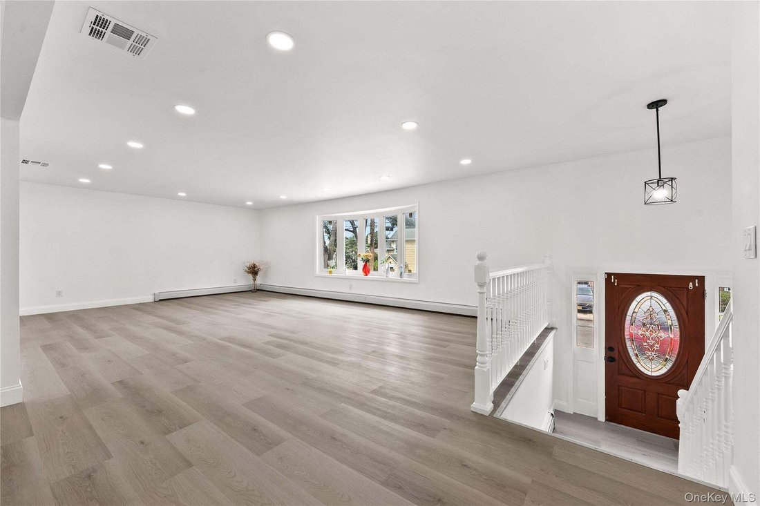 Casa a North New Hyde Park, New York, Stati Uniti 3 - 18845441