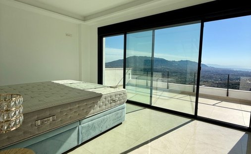 Villa in Elviria-Cabopino, Marbella, Spain 1