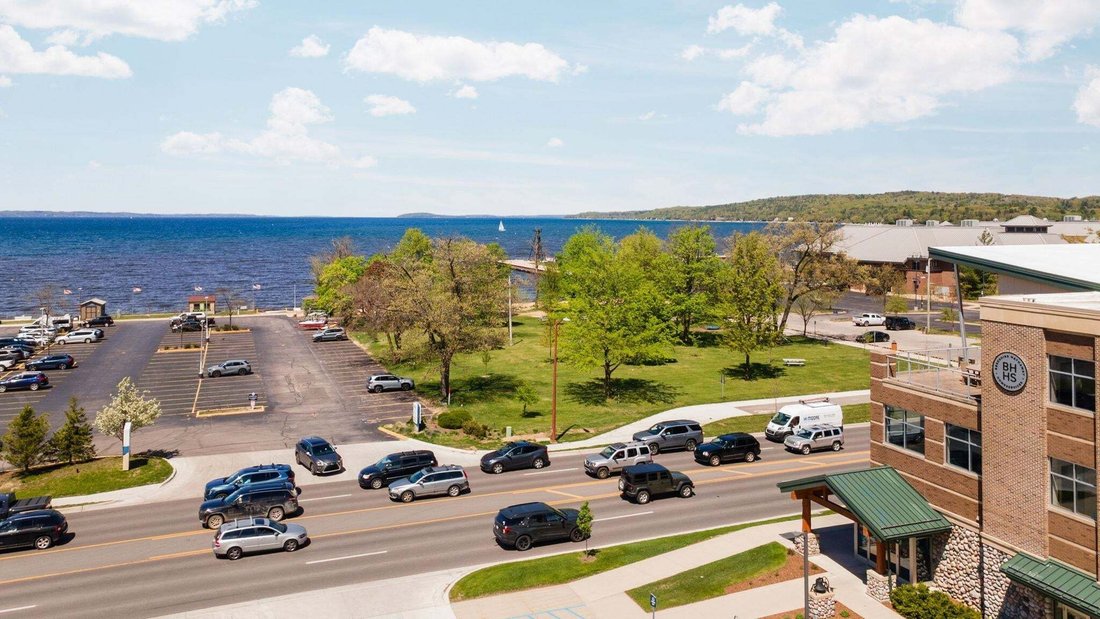 Condo in Traverse City, Michigan, United States 2 - 18851562