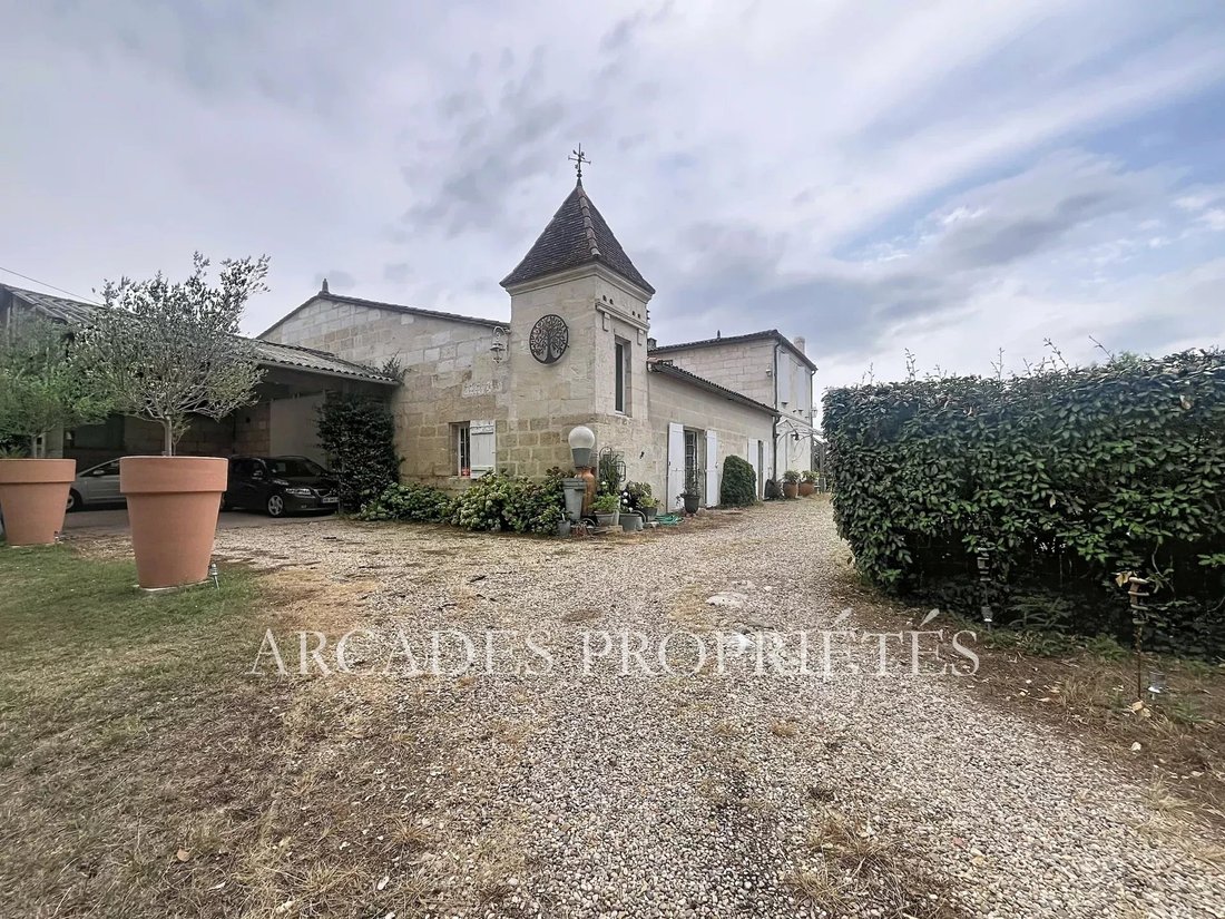 Castillo en Fronsac, Nueva Aquitania, Francia 4 - 18844094