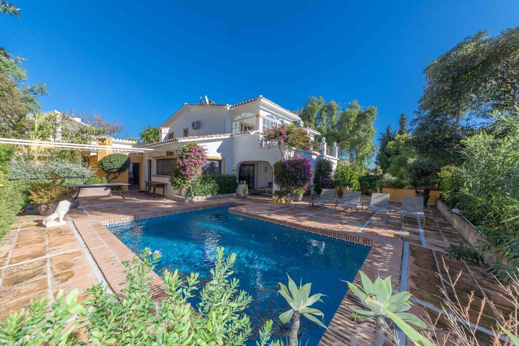 Villa in Guadalmina Alta, San Pedro de Alcantara, Spain 2 - 18856371
