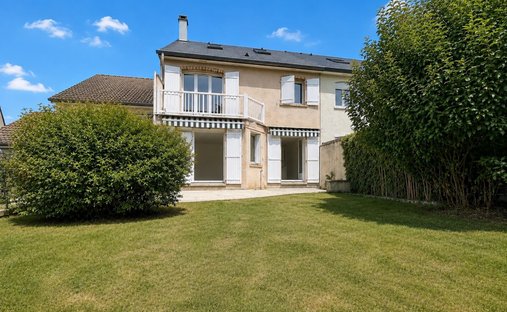 Haus in Le Village, Noisy-le-Roi, Frankreich 1