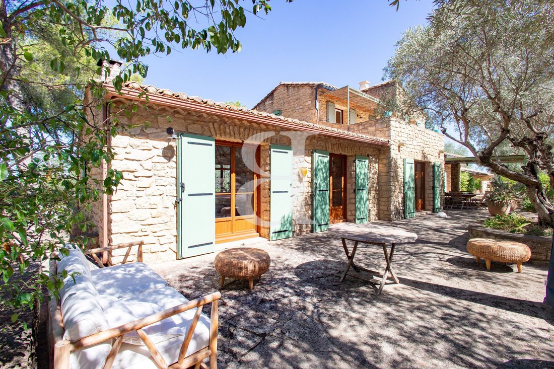 Casa di campagna a Saint-Étienne-du-Grès, Provenza-Alpi-Costa Azzurra, Francia 4 - 18849062
