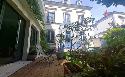 House in Cathédrale, Tours, France 1