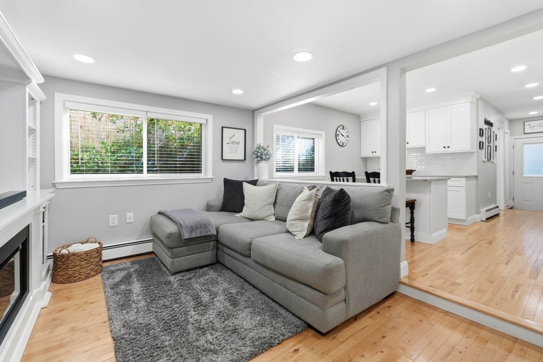 House in Saugus, Massachusetts, United States 5 - 18843054