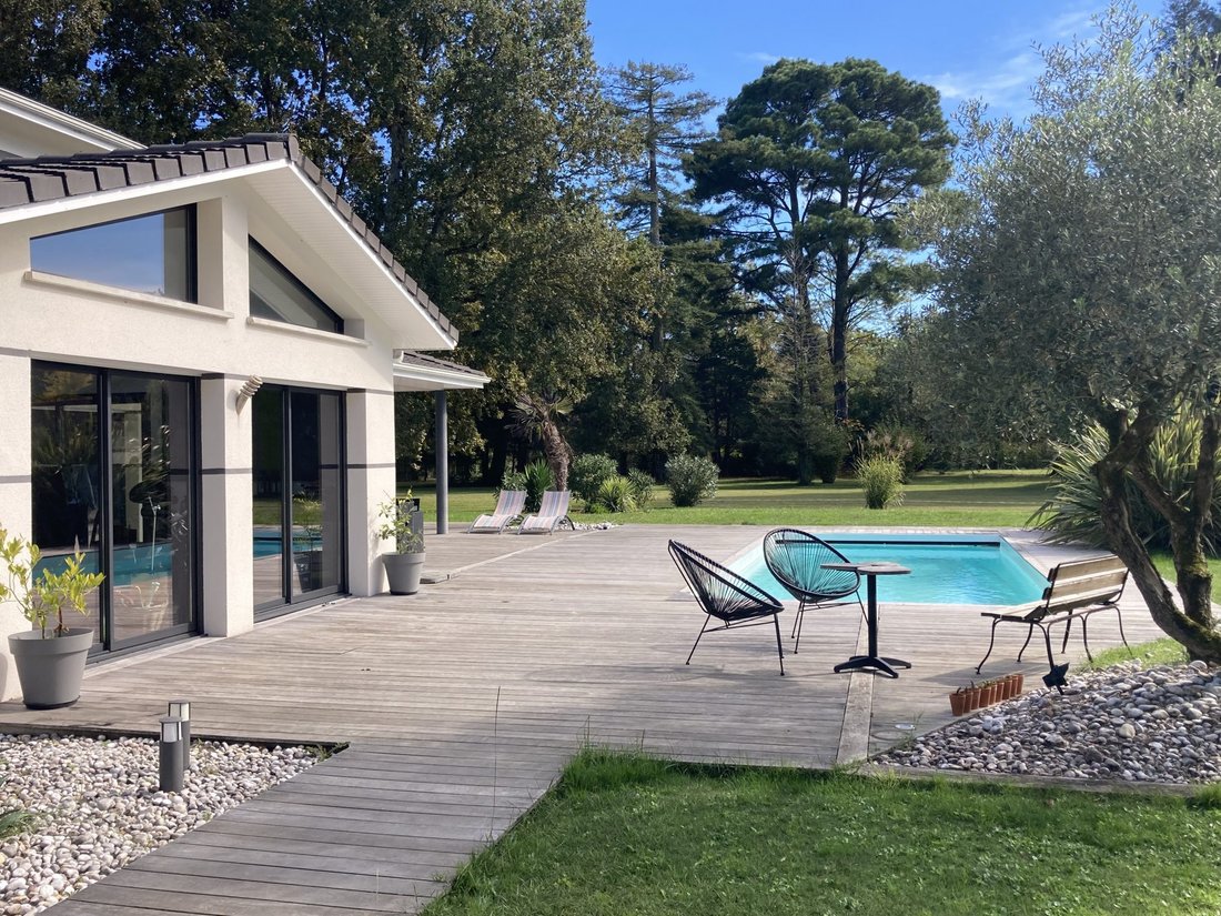 Villa in Le Las, Saint-Jean-d'Illac, France 1 - 18849047