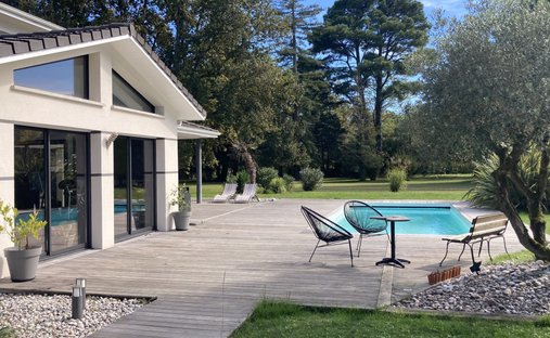 Villa in Le Las, Saint-Jean-d'Illac, France 1