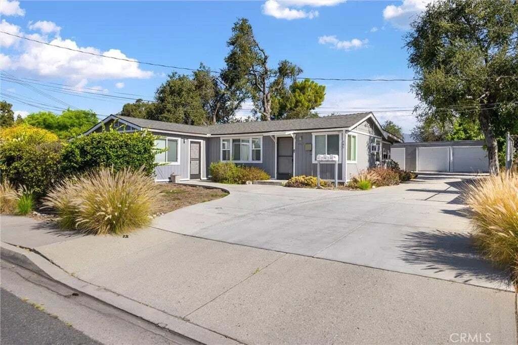Claremont, California, United States 2 - 18579372