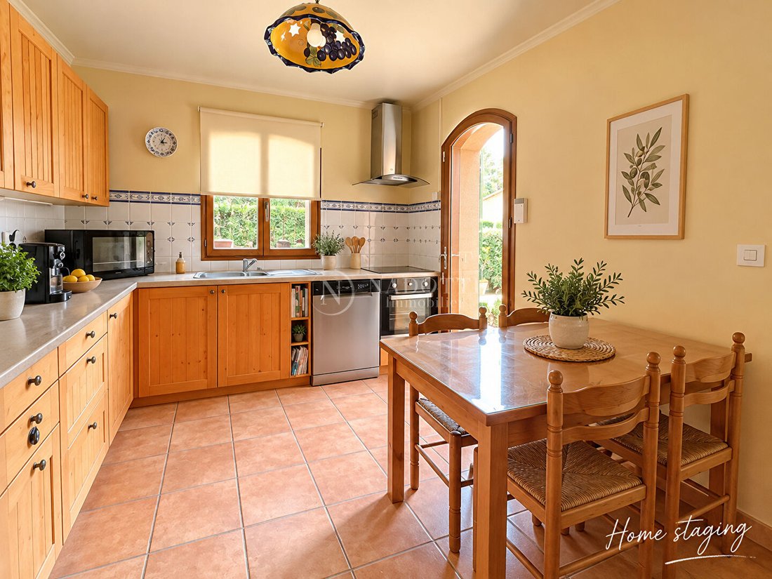 House in Gordes, Provence-Alpes-Côte d'Azur, France 5 - 15735652