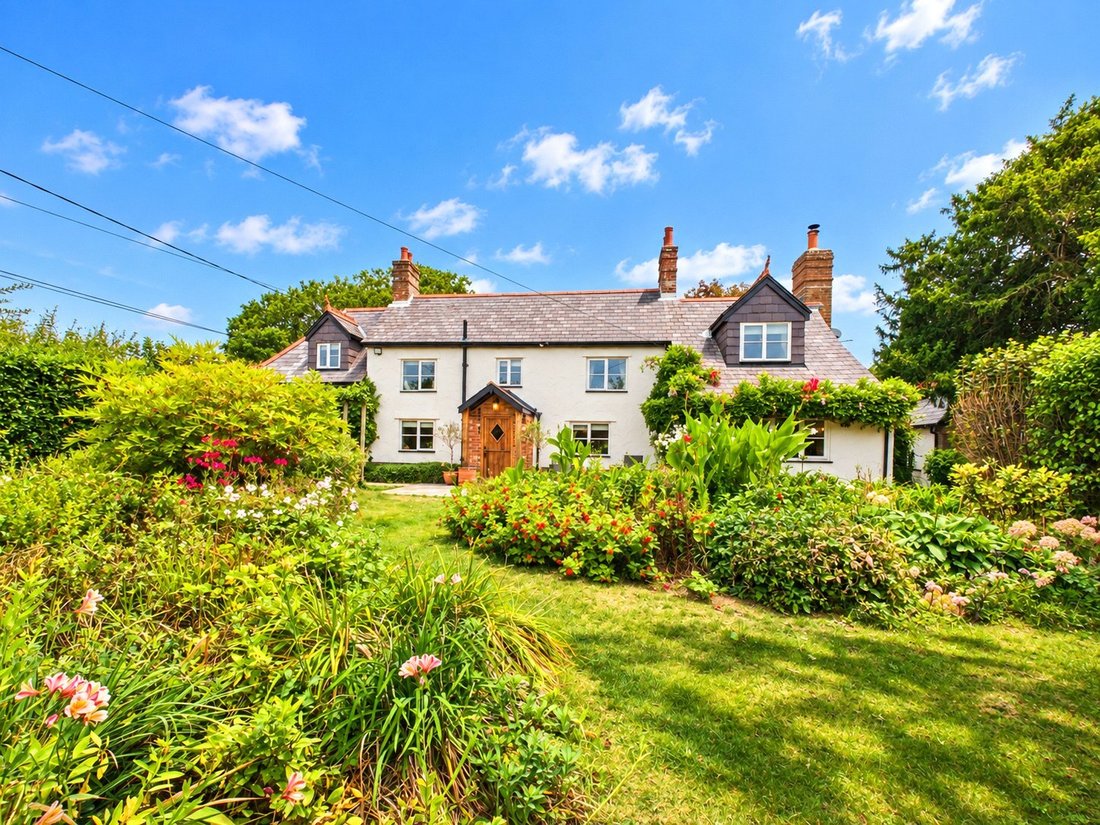 House in Bransgore, England 5 - 18850002