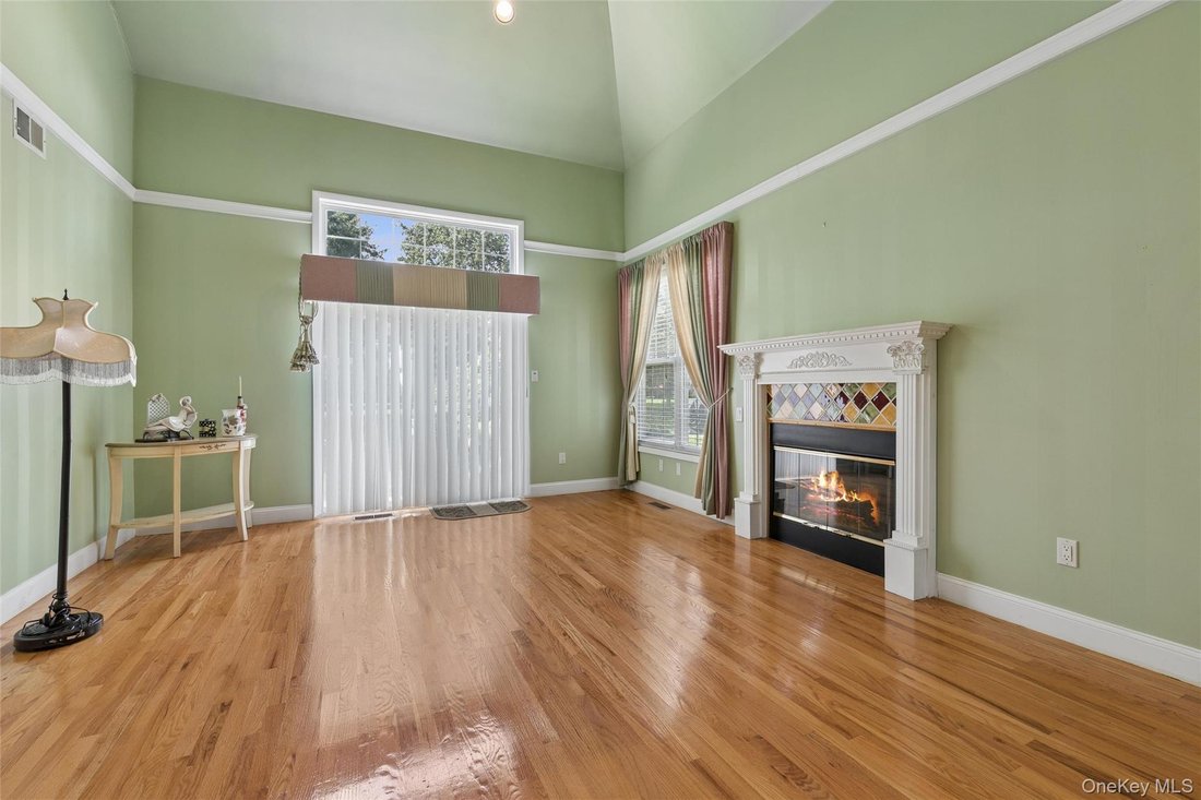 Condo in Nesconset, New York, United States 4 - 18847570