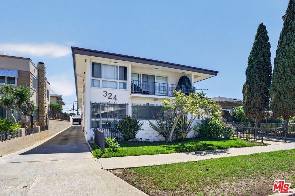 Inglewood, California, United States 3 - 18845378
