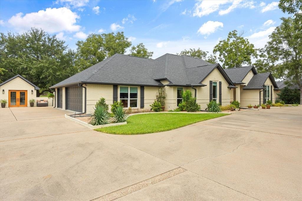 House in Granbury, Texas, United States 4 - 18855609