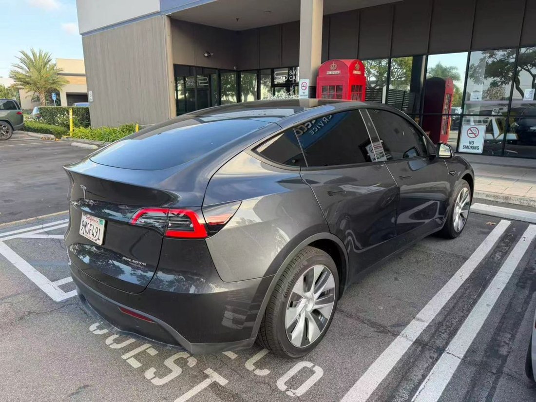 Suv in Costa Mesa, CA, United States 2 - 18856007