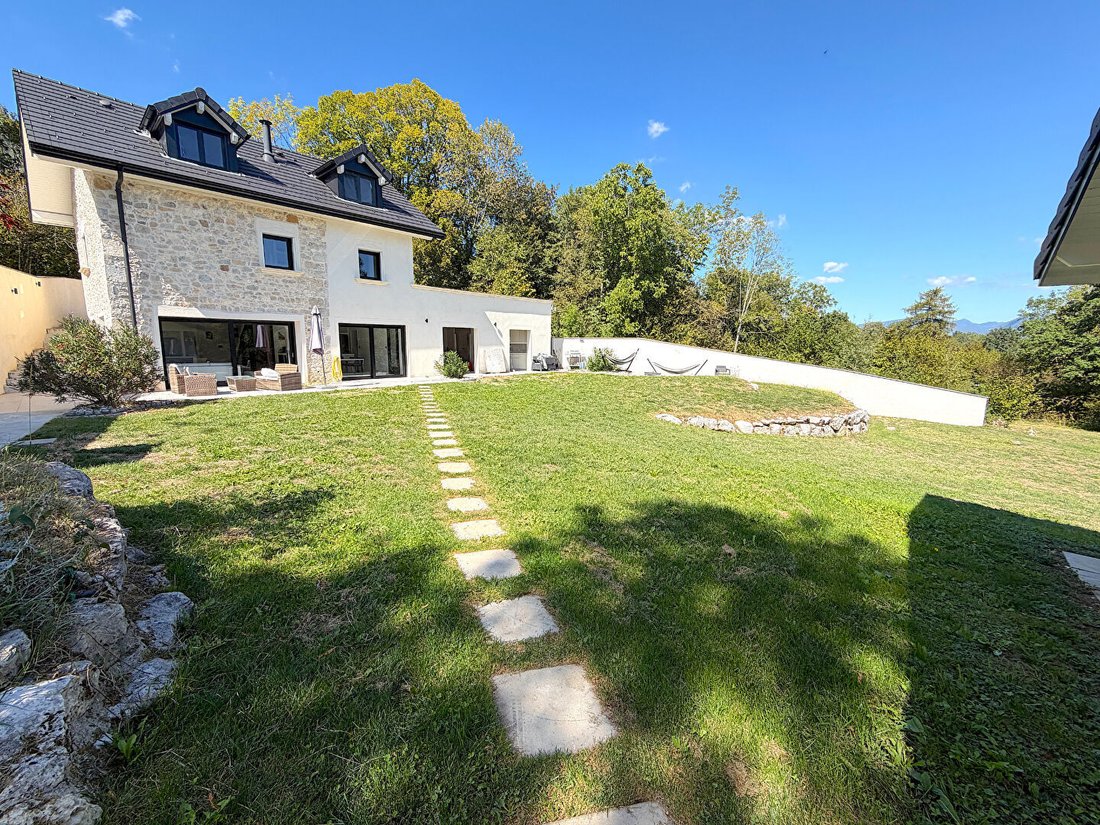 Villa a Billiat, Auvergne-Rodano-Alpi, Francia 1 - 18850862
